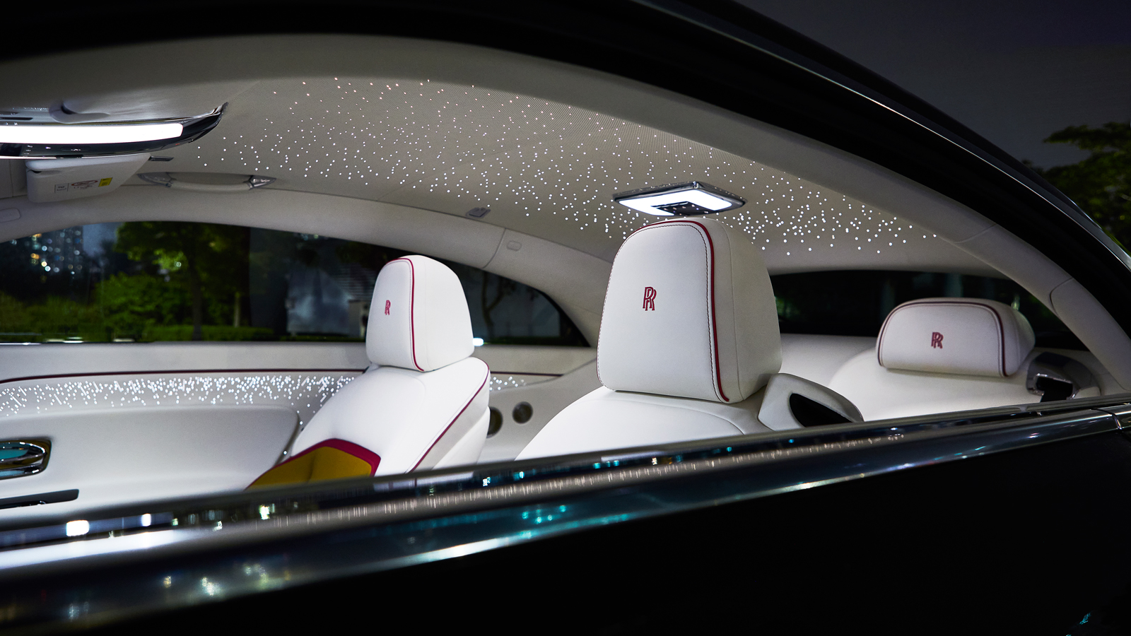 Xe điện đầu tiên của Rolls-Royce ra mắt tại Việt Nam