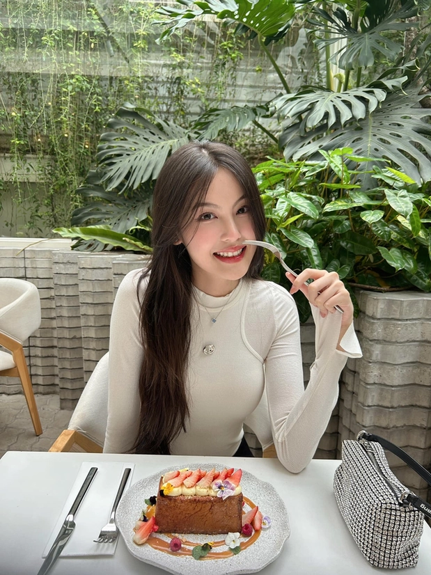 HIEUTHUHAI và Tăng Mỹ Hàn với tin đồn bị soi dùng đồ đôi