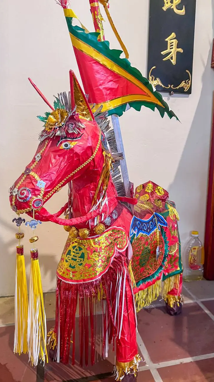 Tham quan 100 tác phẩm thủ công làng nghề Việt có trong biệt thự Pháp