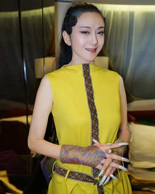 "Khổng tước làng múa" Dương Lệ Bình chi hơn 3 tỷ làm móng mỗi năm