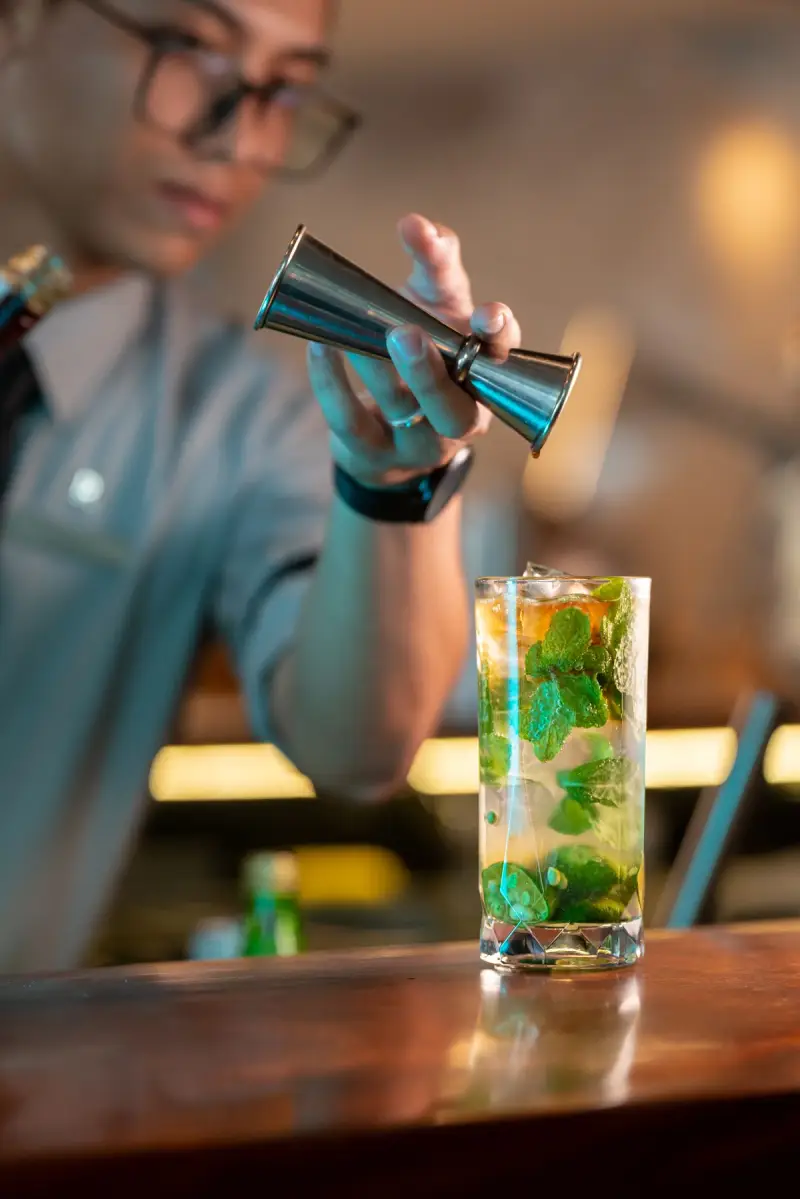 Thưởng thức Mojito của RBar - Mát lạnh giữa nắng Sài Gòn