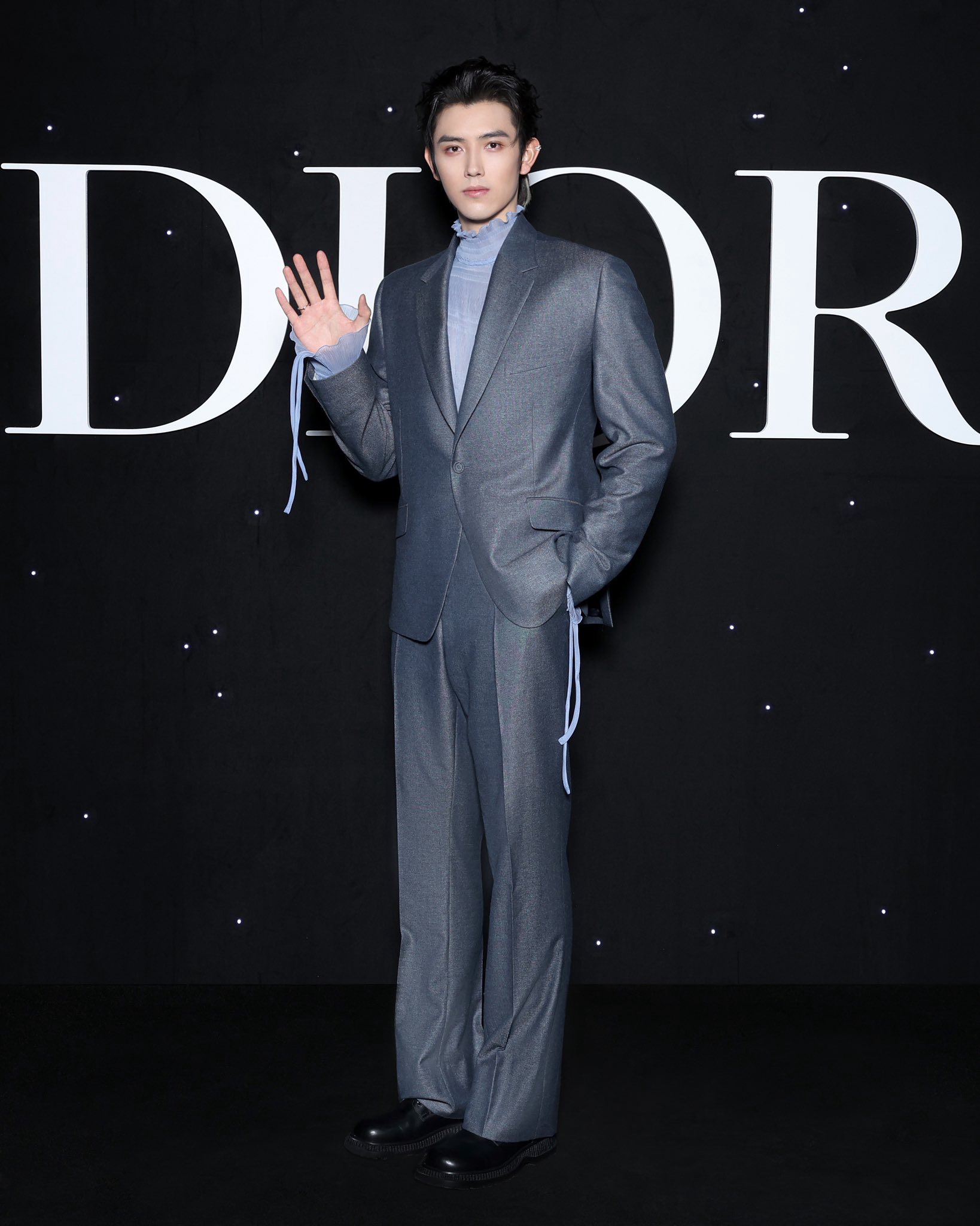 Haerin (Newjeans) lần đầu dự show Dior cùng Châu Kiệt Luân, TXT