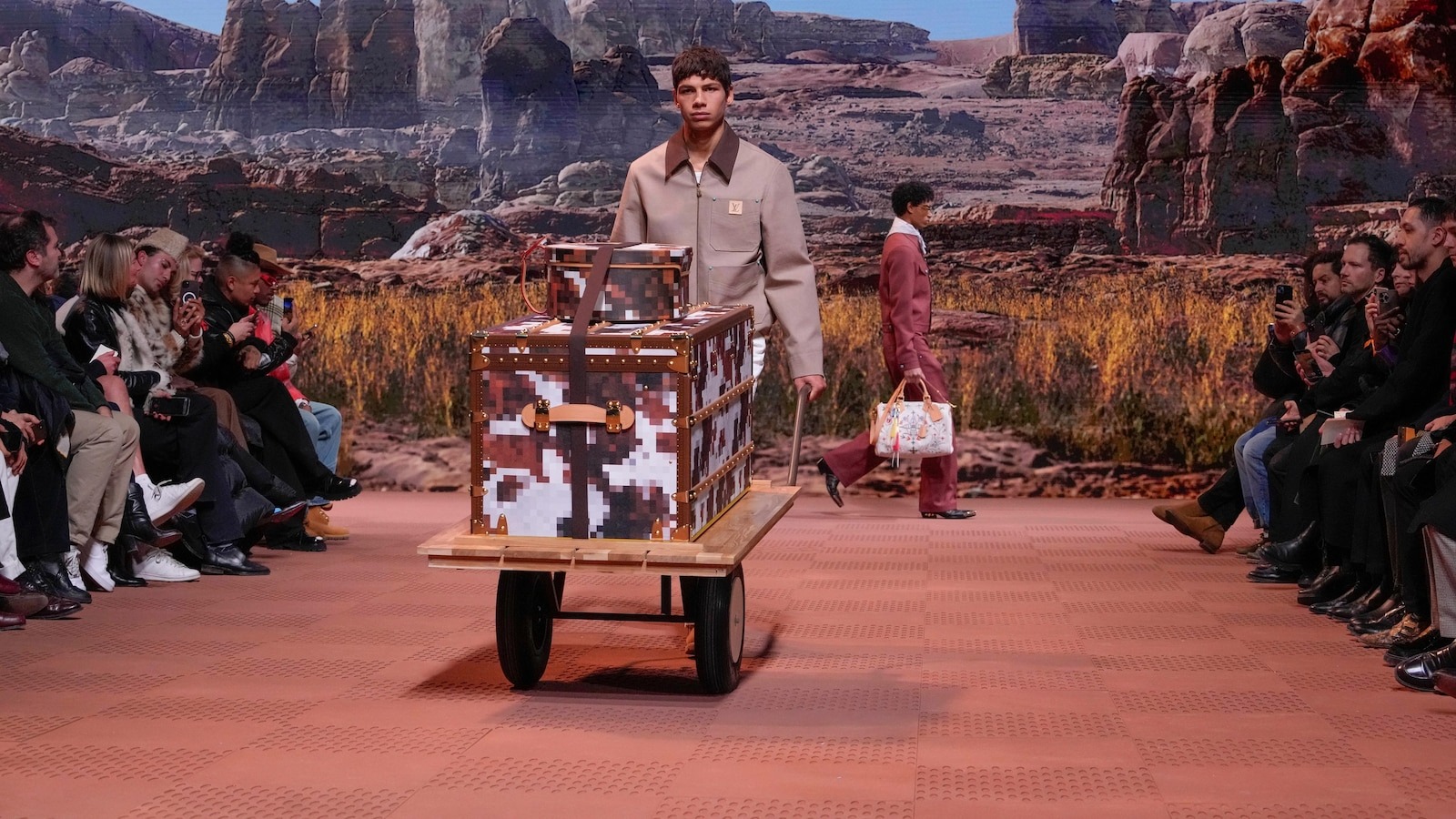 Louis Vuitton Fall/Winter 2024 Menswear – Chuyến phiêu lưu về miền Viễn Tây nước Mỹ của Pharrell Williams