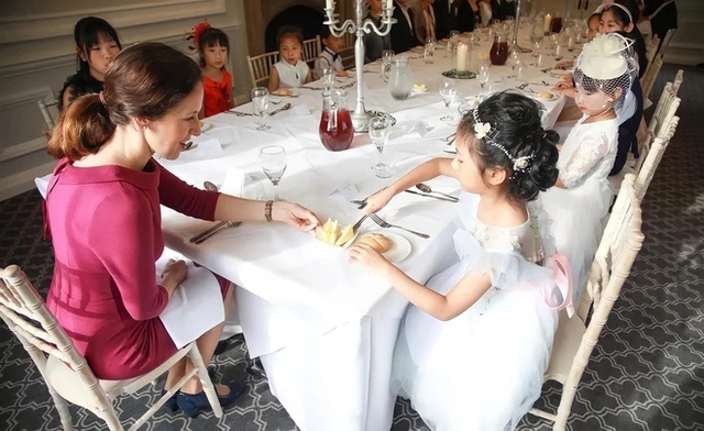 người giàu nuôi dạy con