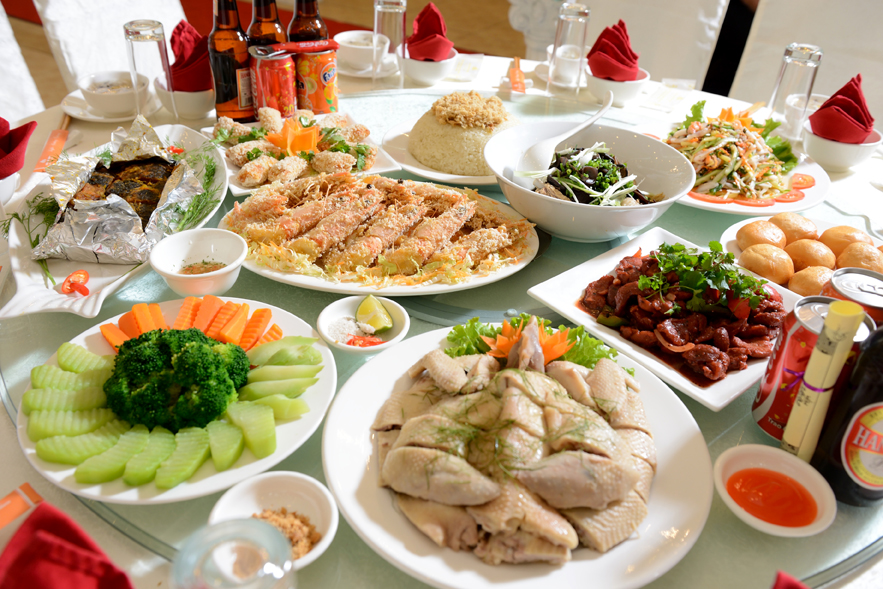 Bác sĩ tim mạch Mỹ luôn tránh 3 món khi ăn tiệc vì sao ?