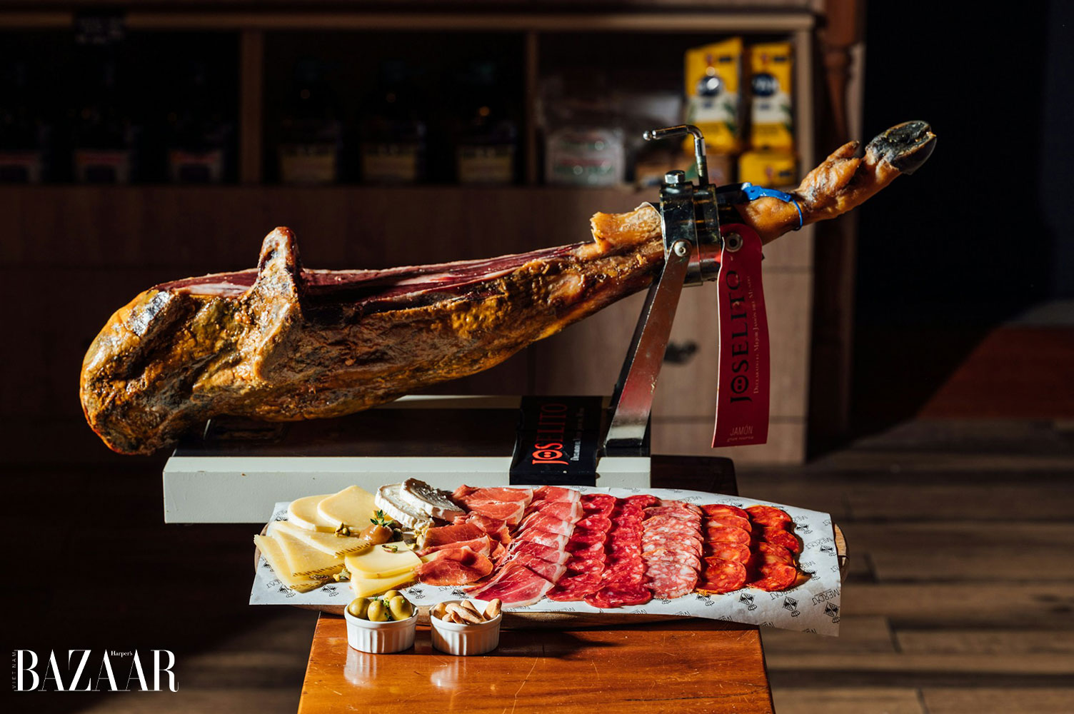 Đùi heo muối (Jamon Iberico) có đáng giá 112 triệu đồng không?