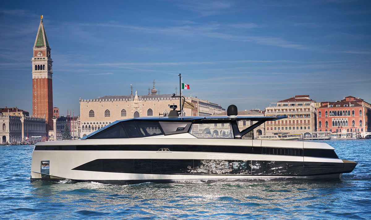 Ferretti Wallywhy100 toả sáng ở Venice