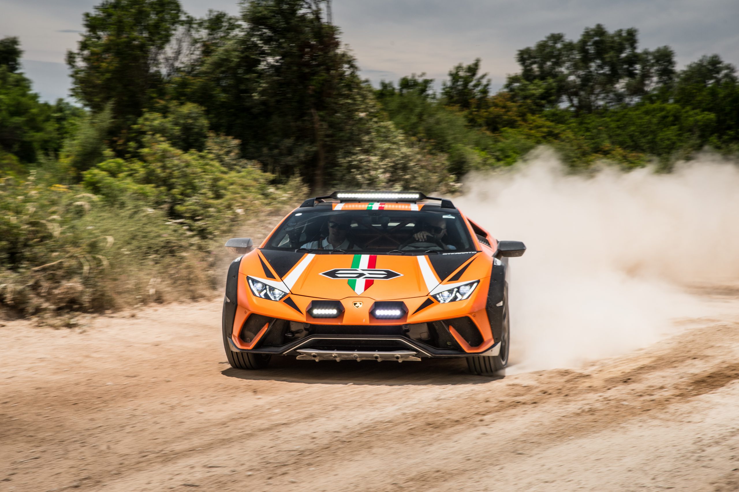 Lamborghini Huracan Sterrato Concept – Sự ra đời của “Kẻ nổi loạn”