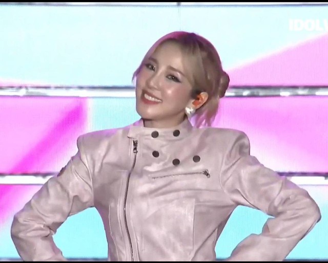 Dara diện thương hiệu Việt diễn hit của 2NE1