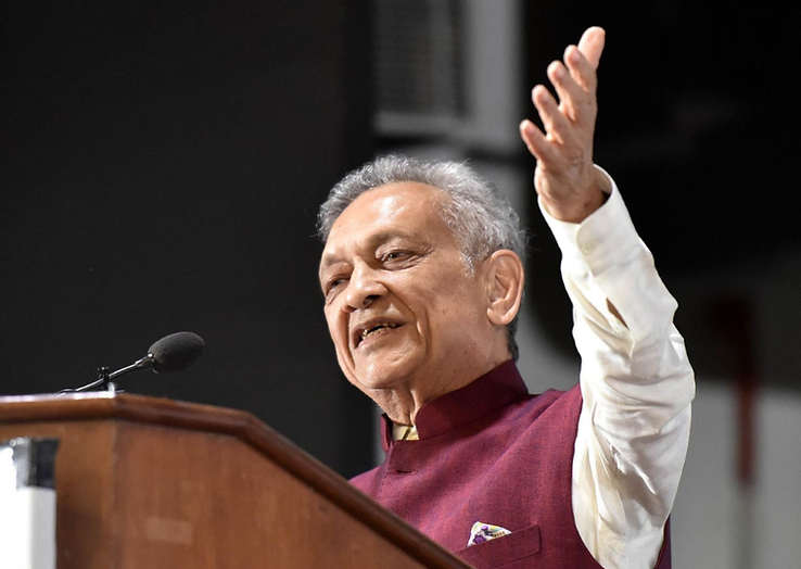 Tỷ phú Lalit Khaitan – chủ tịch của Radico Khaitan. Ảnh: Forbes