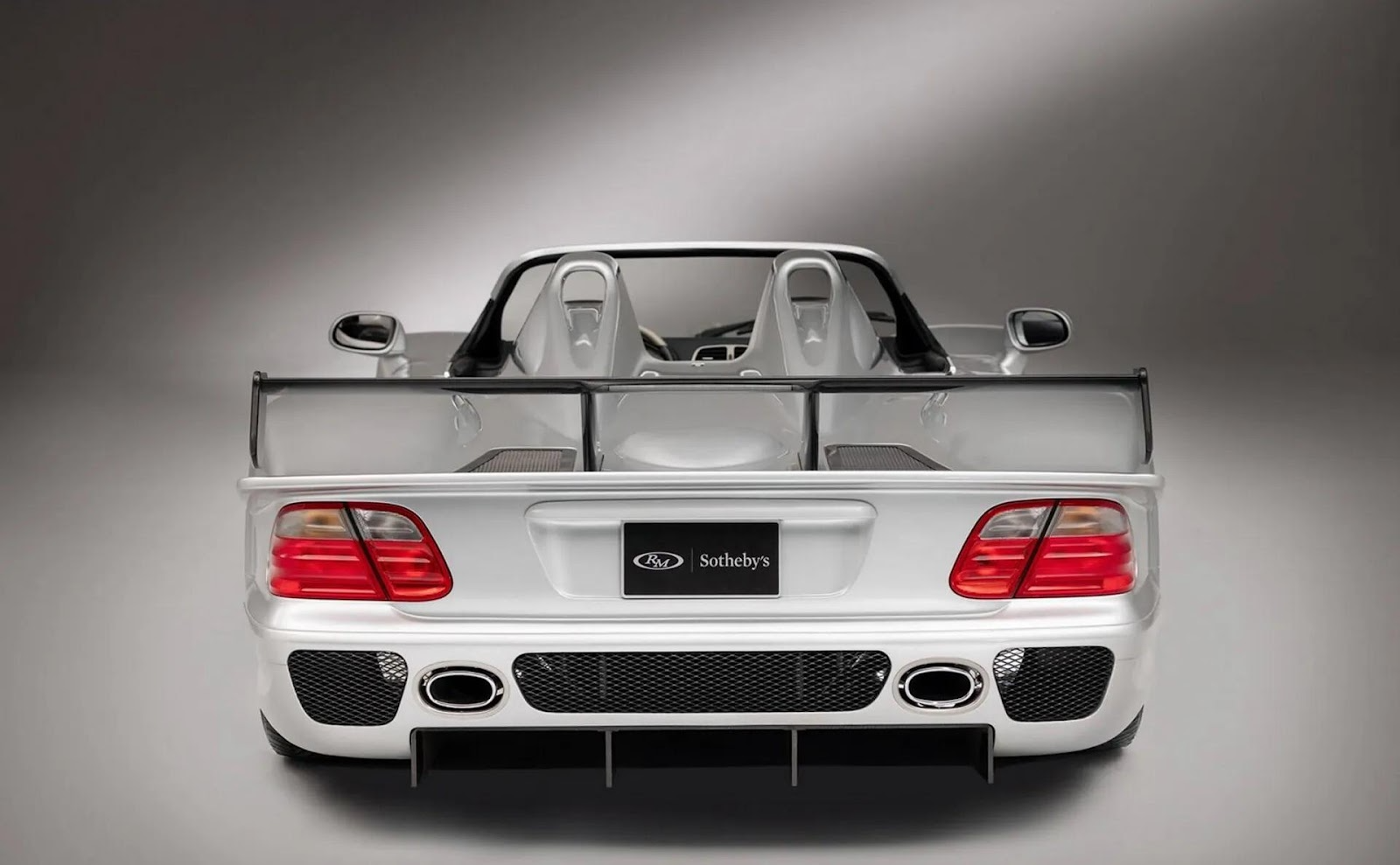 "Chim ưng" Mercedes CLK GTR Roadster 622 mã lực