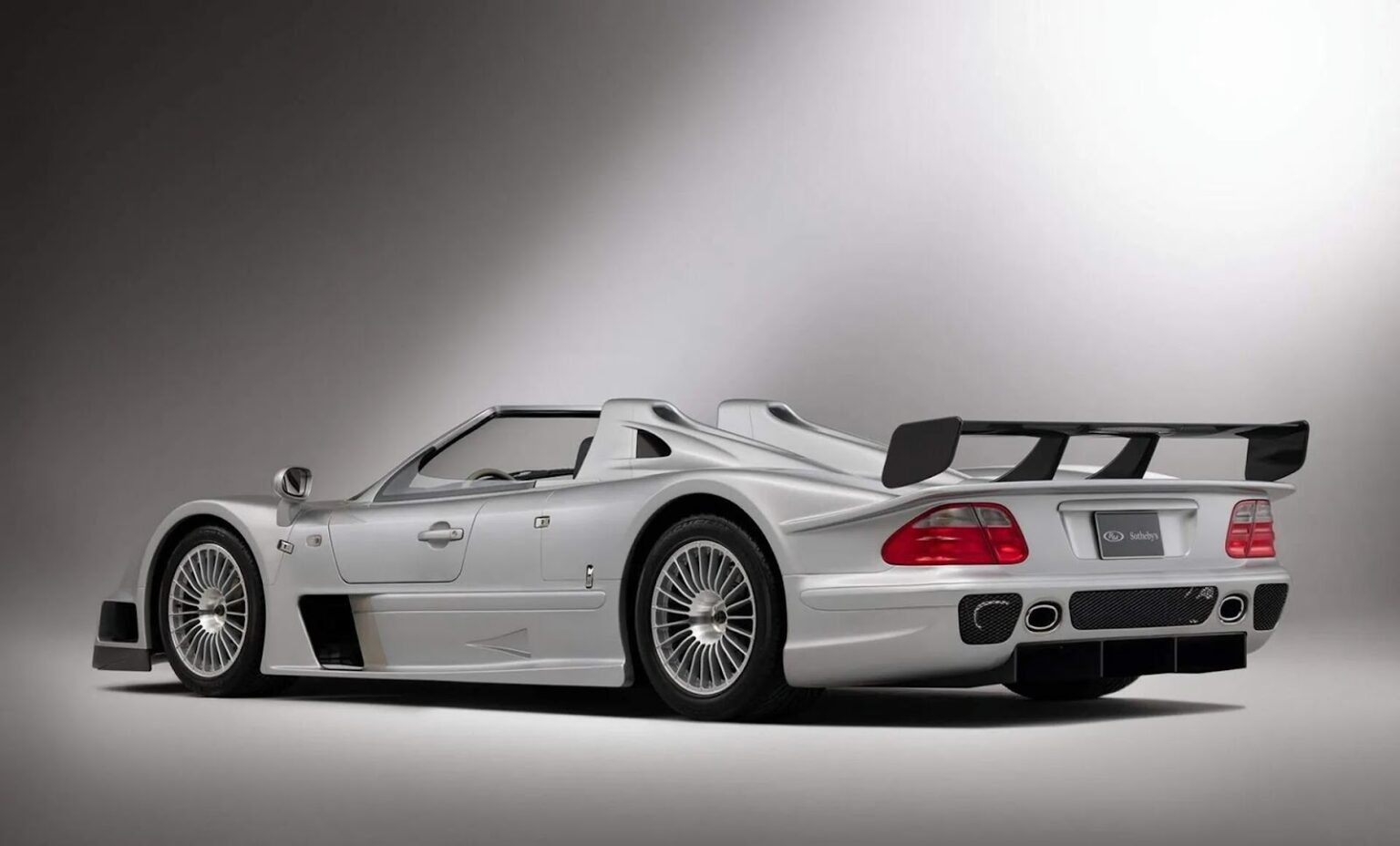 "Chim ưng" Mercedes CLK GTR Roadster 622 mã lực