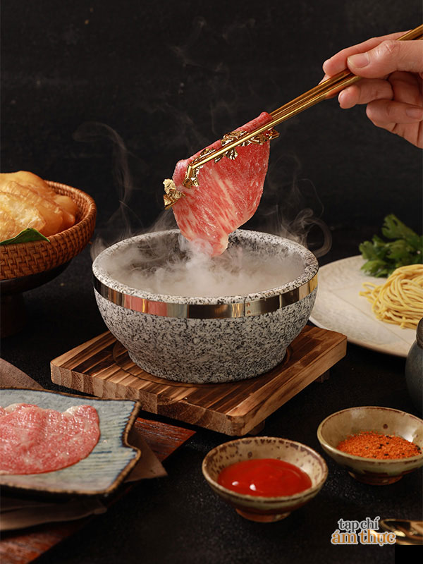 Phở bát đá độc đáo giữa lòng phố cổ Hà Nội