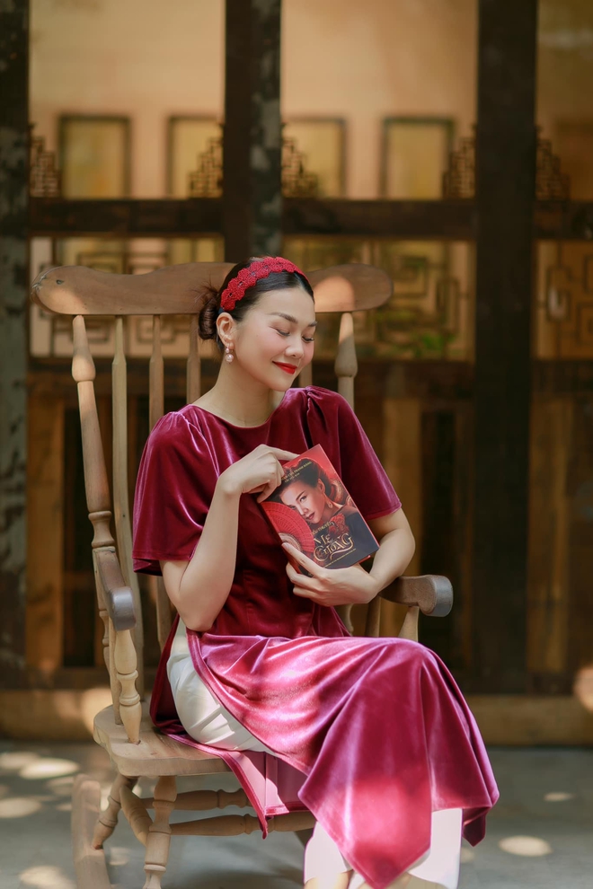 Thanh Hằng diện áo dài Tết