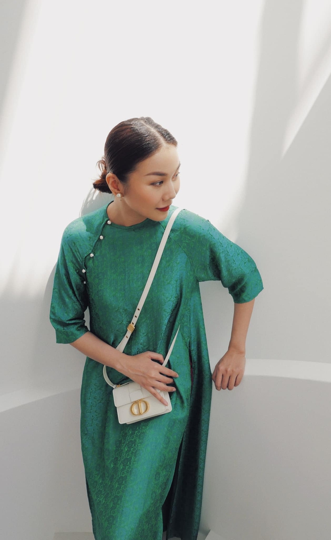 Thanh Hằng diện áo dài Tết