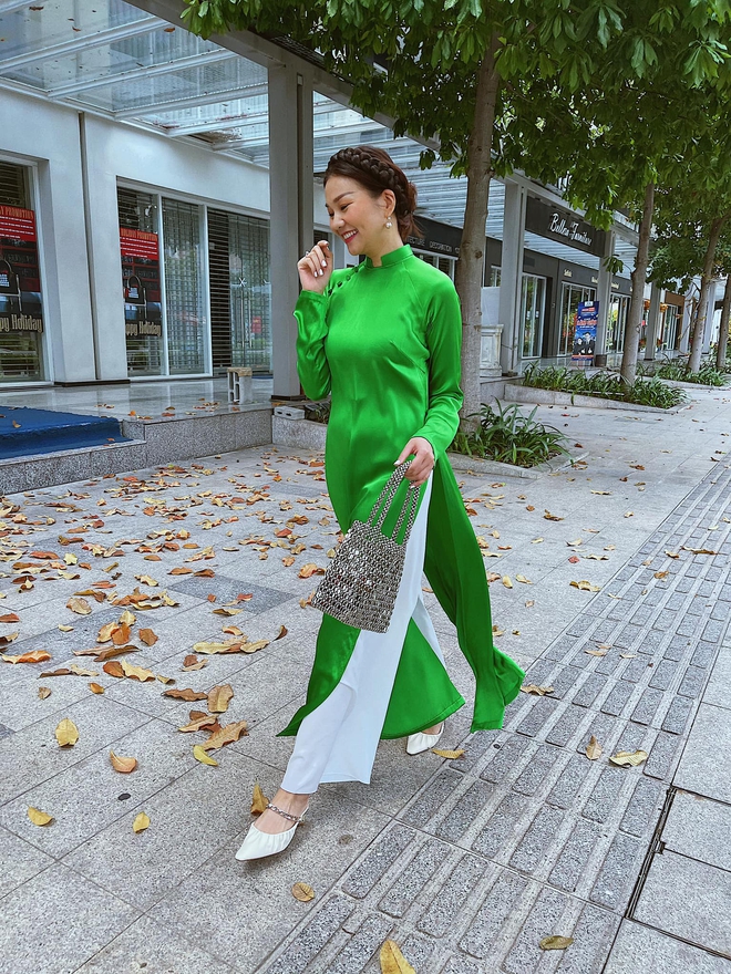 Thanh Hằng diện áo dài Tết