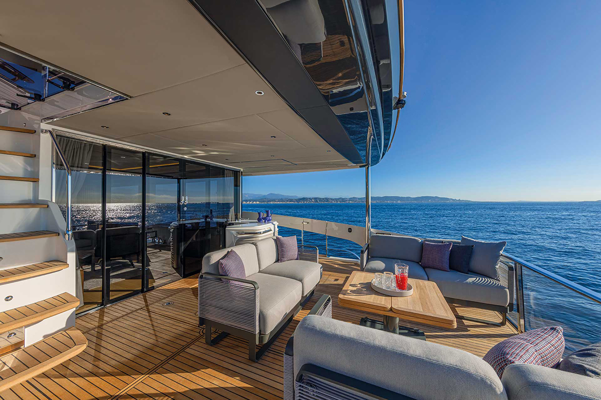 Absolute Navetta 75: Ánh dương trên biển