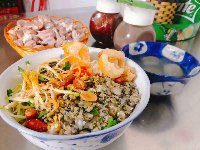 Đặc sản cơm hến Huế nổi tiếng của cố đô Việt Nam
