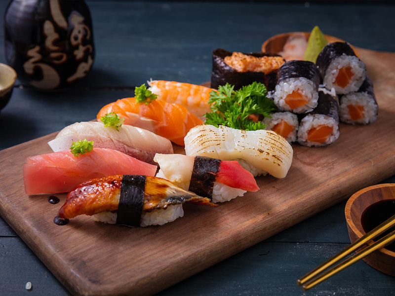 Cùng thưởng thức món sushi hương vị truyền thống Nhật