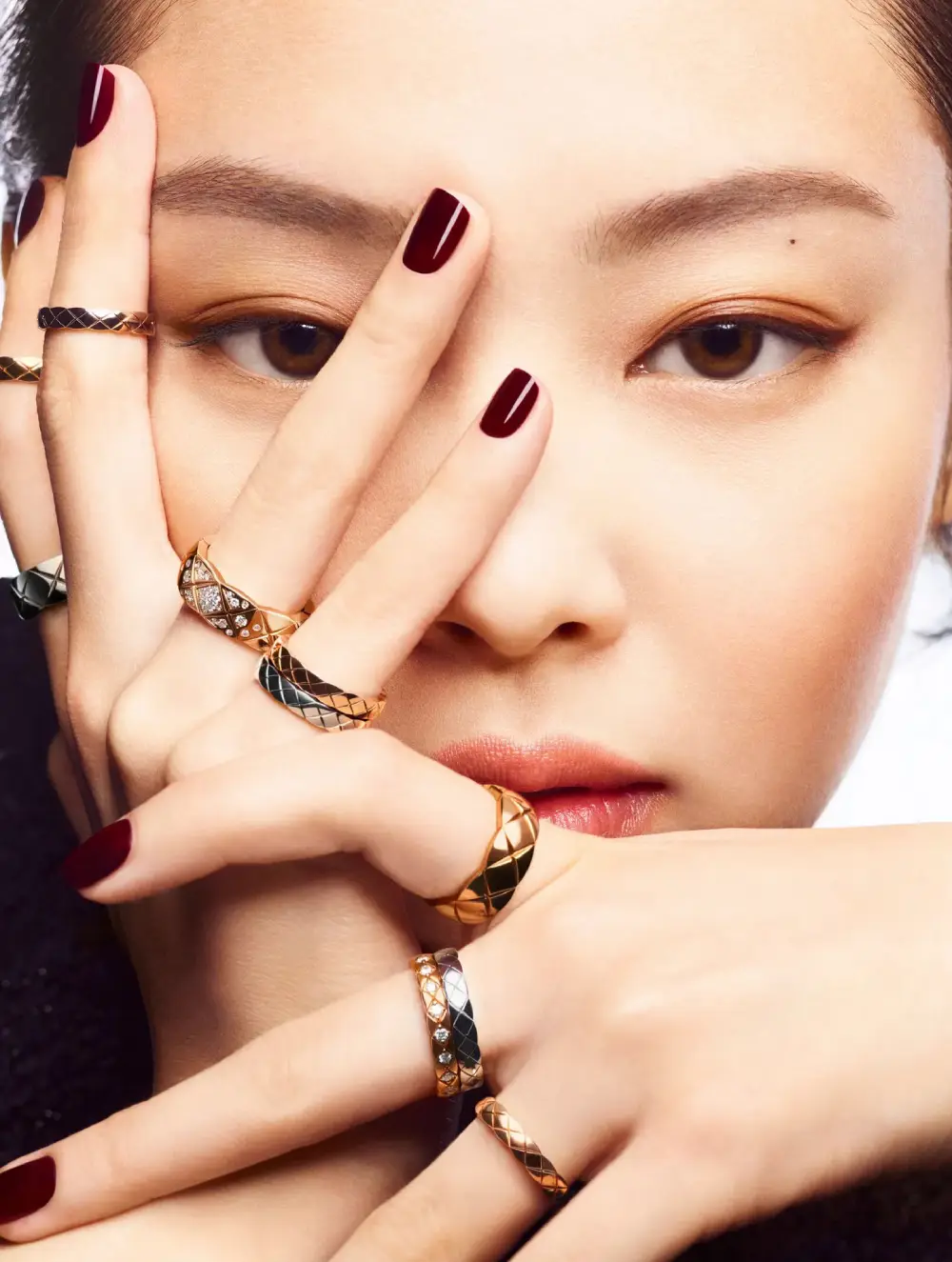Phong cách thống nhất của Jennie BLACKPINK trong chiến dịch quảng bá trang sức Coco Crush từ 2022