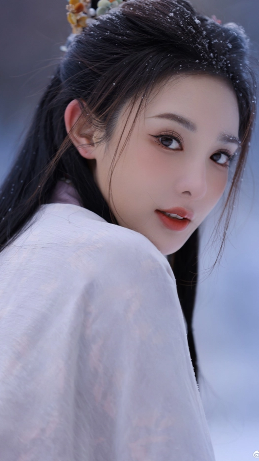 Nàng thơ Bành Tiểu Nhiễm gây sốt với tạo hình công chúa tuyết