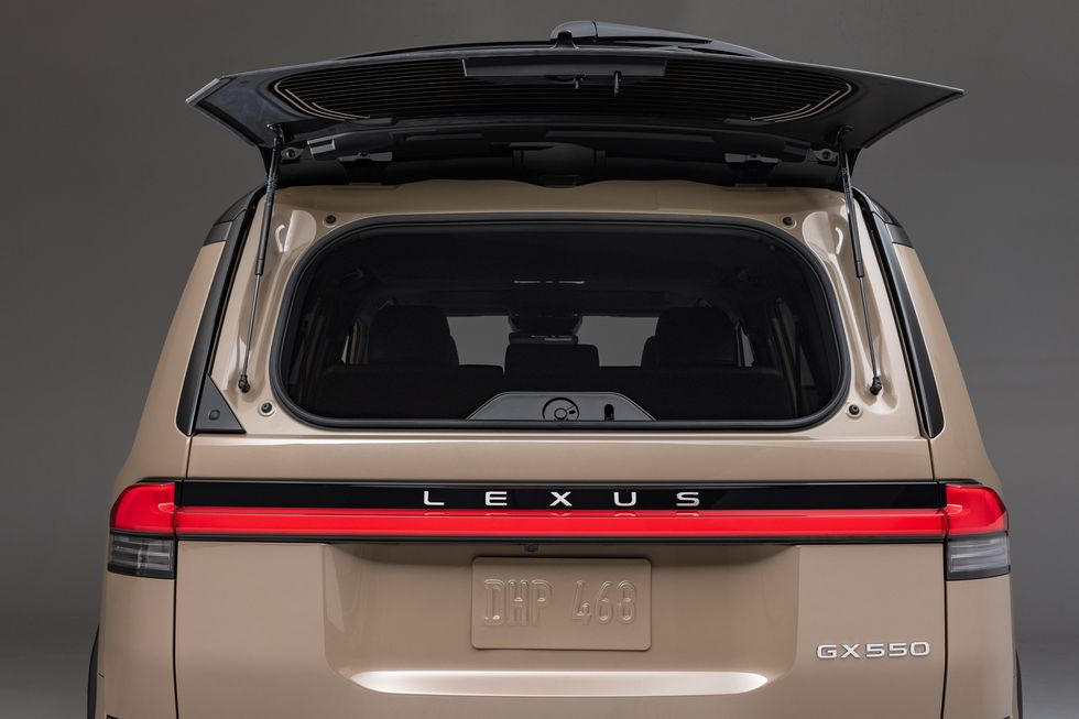 'Mãnh tướng' SUV Lexus GX 2024 hạng sang tái xuất với trái tim tăng áp kép