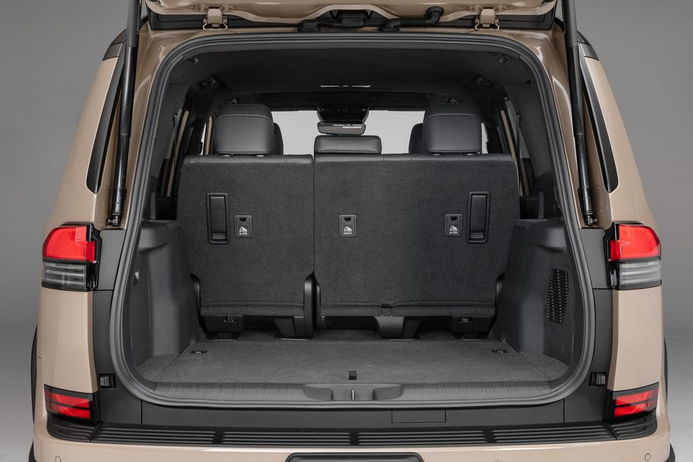 'Mãnh tướng' SUV Lexus GX 2024 hạng sang tái xuất với trái tim tăng áp kép