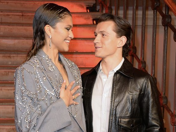 Người hâm mộ “đứng ngồi không yên” về cặp đôi  Tom Holland - Zendaya.