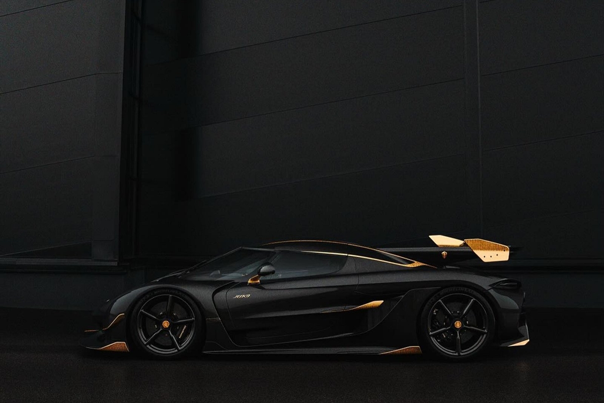 Koenigsegg Jesko độc nhất thế giới với thân xe bằng sợi carbon và mạ vàng 24k