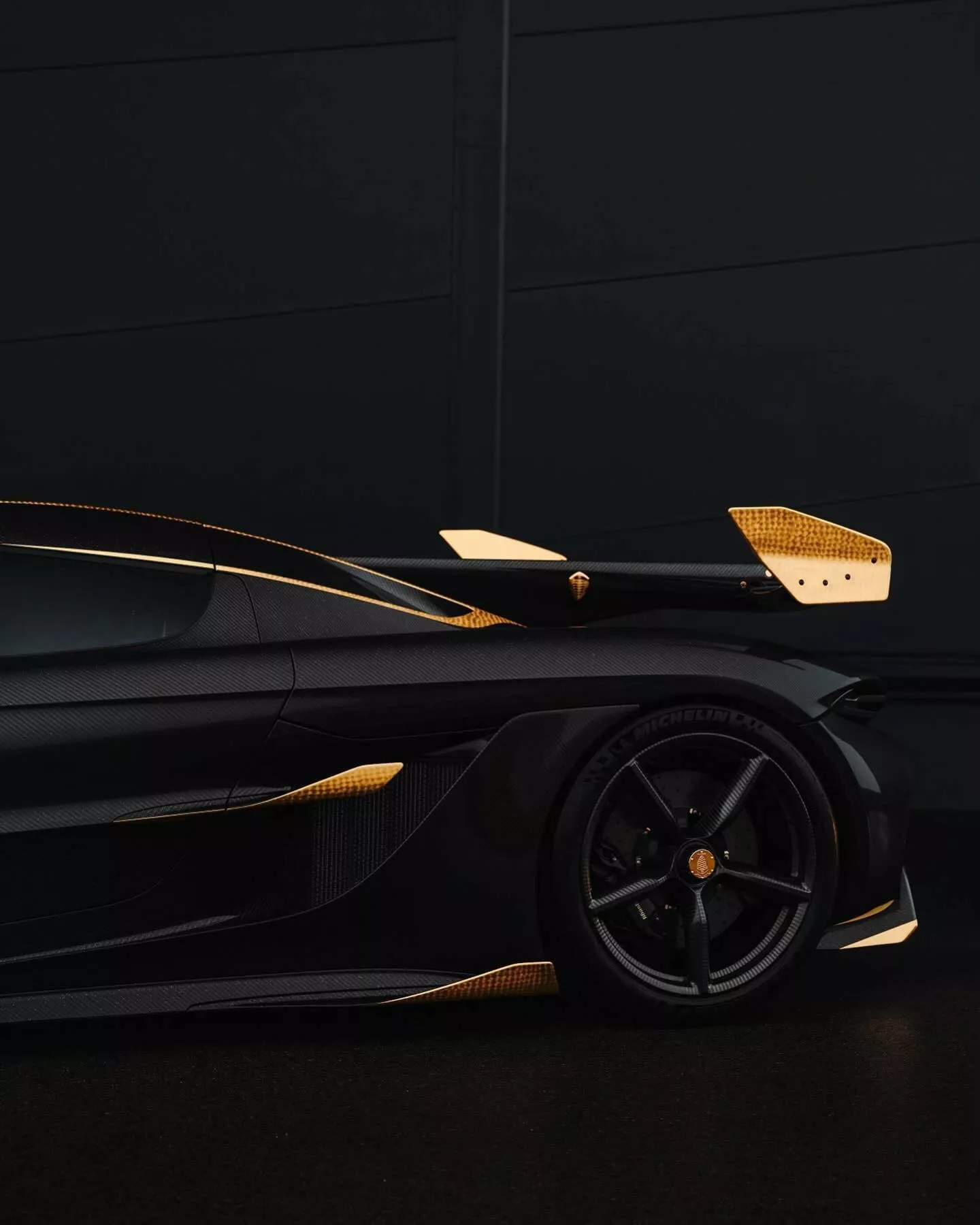 Koenigsegg Jesko độc nhất thế giới với thân xe bằng sợi carbon và mạ vàng 24k