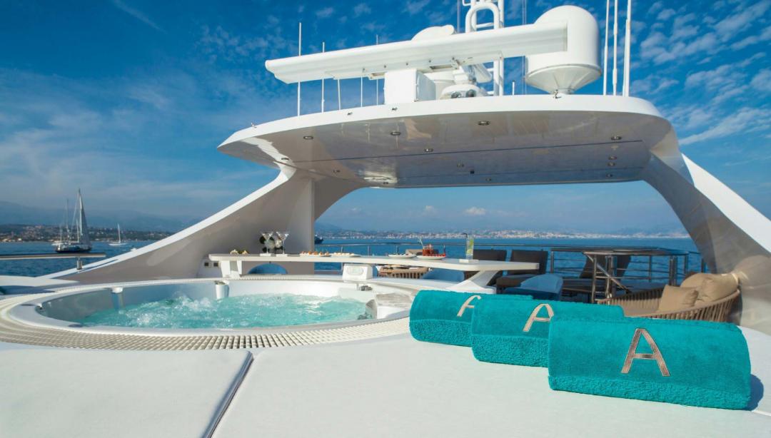 Siêu du thuyền Big Sky 48m từ Oceanfast - Di sản của một thời đại hoàng kim