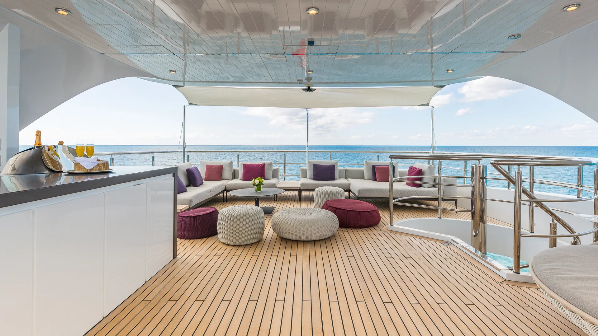 Siêu du thuyền Big Sky 48m từ Oceanfast - Di sản của một thời đại hoàng kim