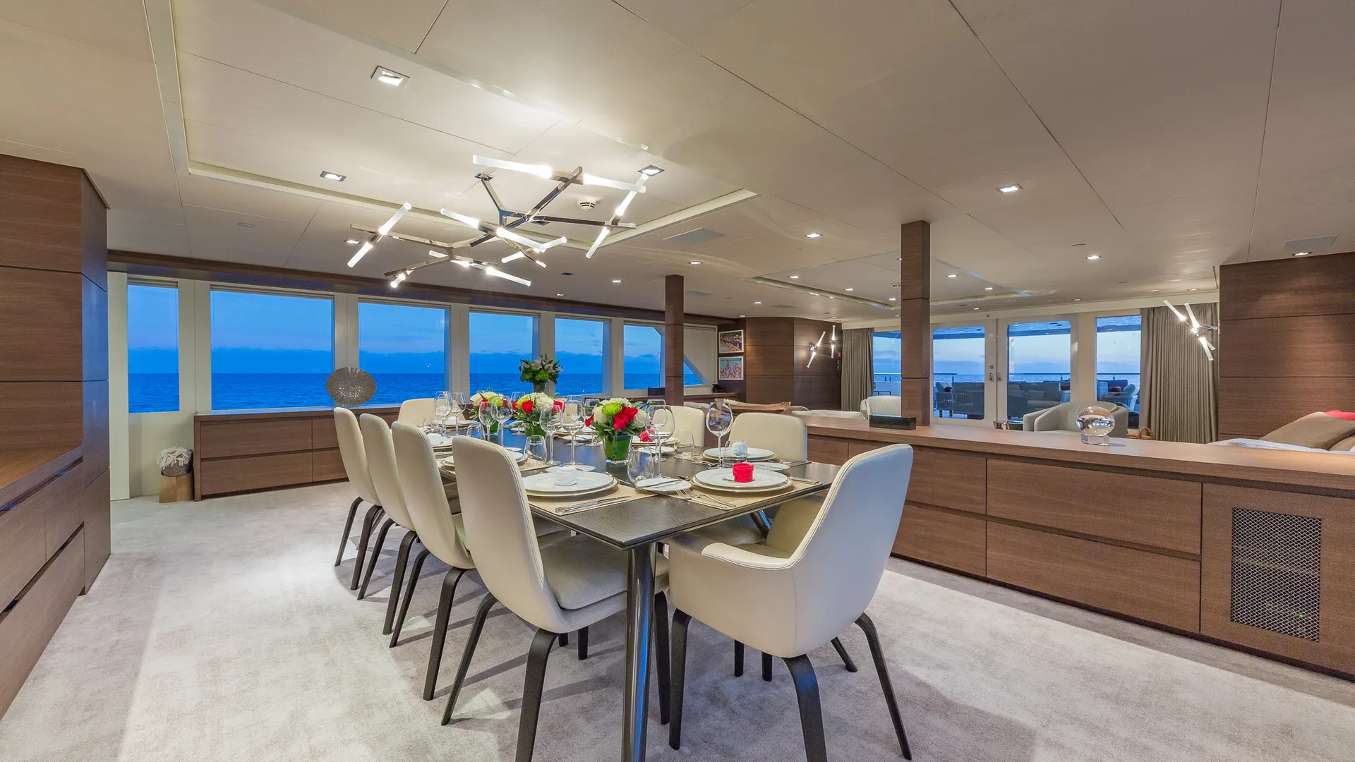 Siêu du thuyền Big Sky 48m từ Oceanfast - Di sản của một thời đại hoàng kim