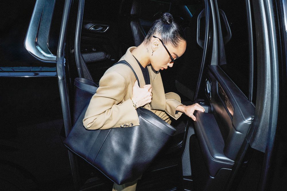 Dự báo bùng nổ của túi xách mới "Y Tote" từ Saint Laurent