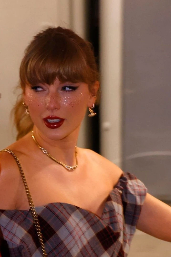 Taylor Swift makeup