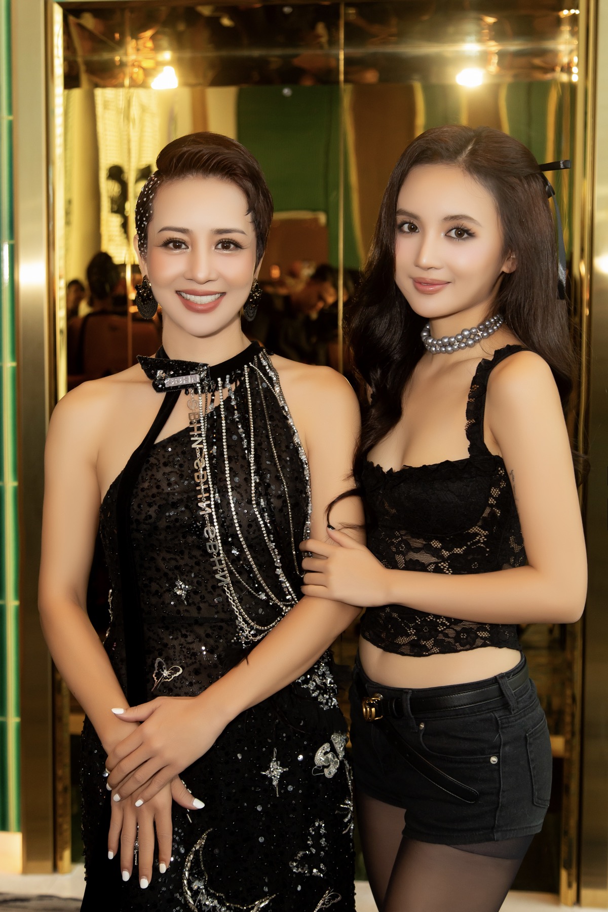 Chị đẹp đạp gió 2024