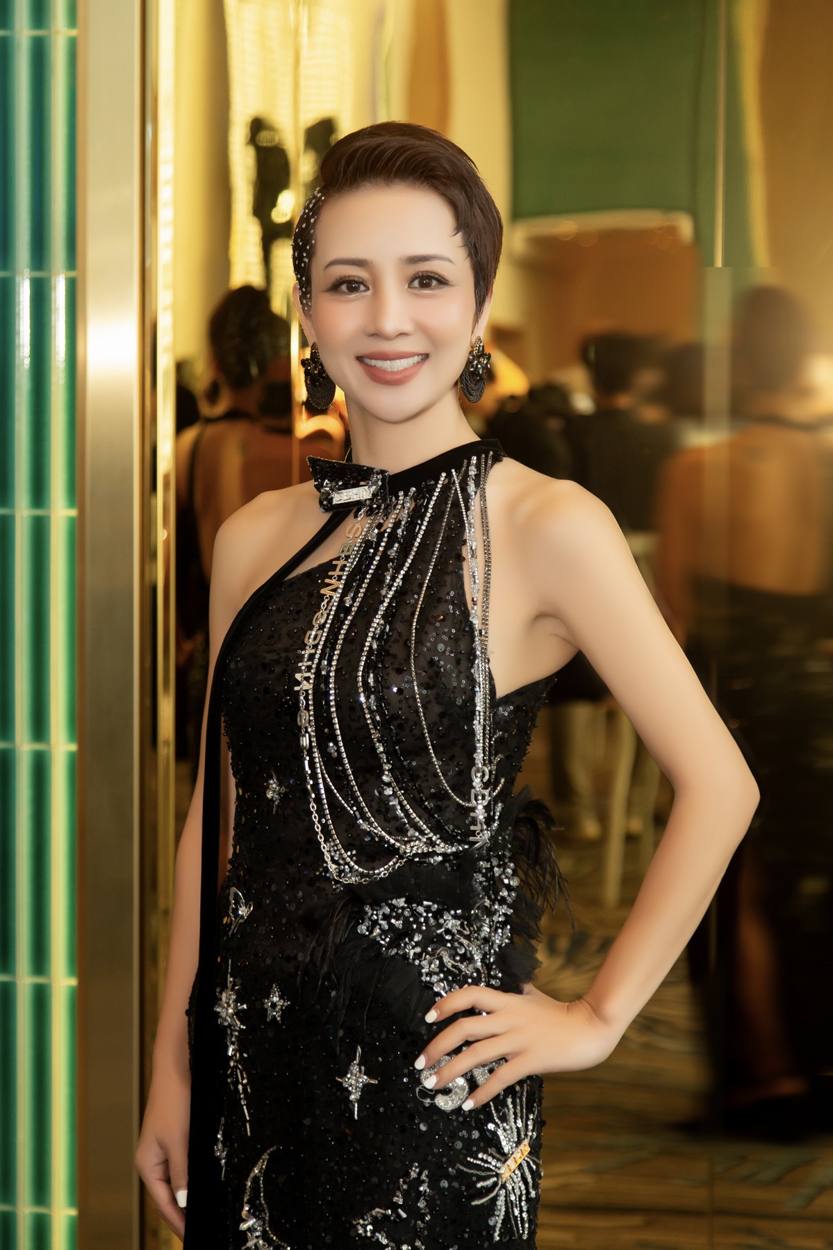 Chị đẹp đạp gió 2024