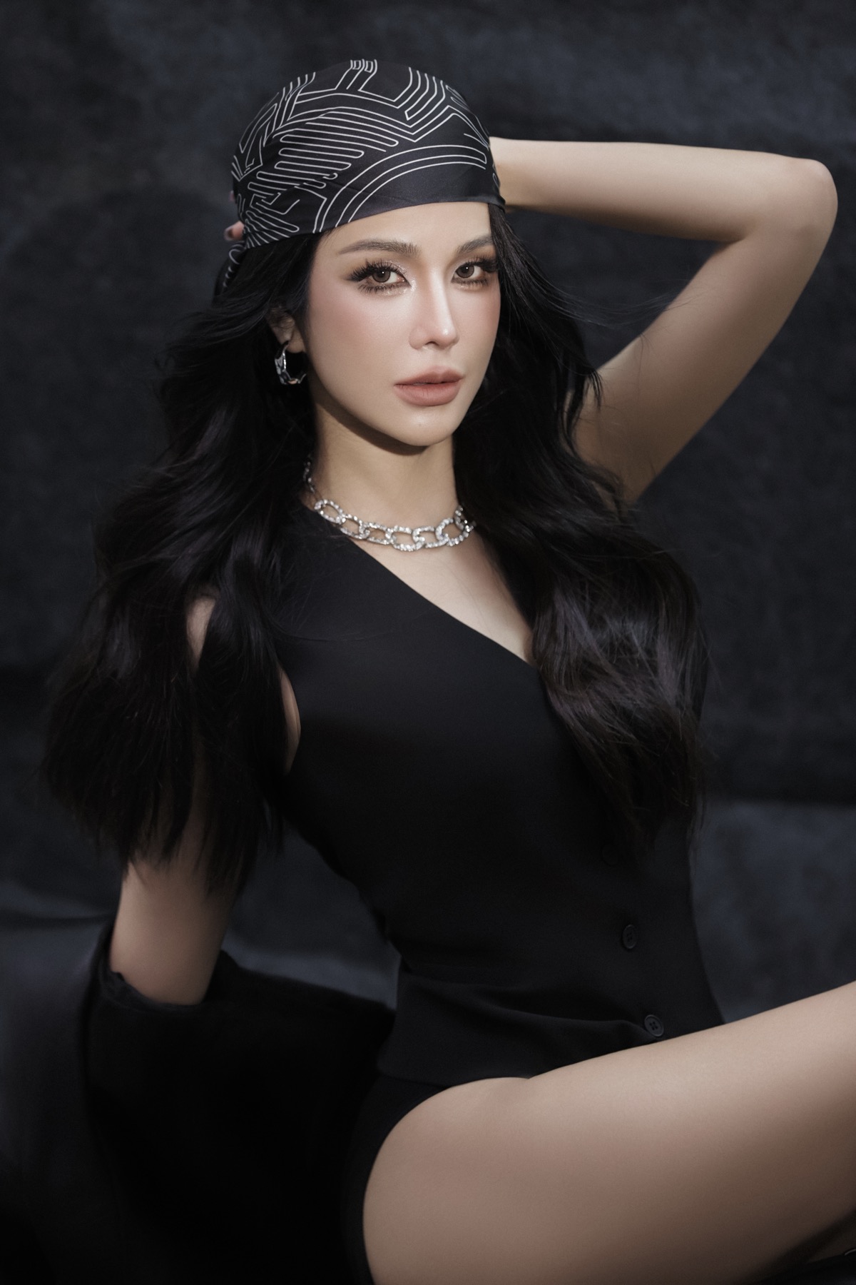 Diệp Lâm Anh ra bài hát