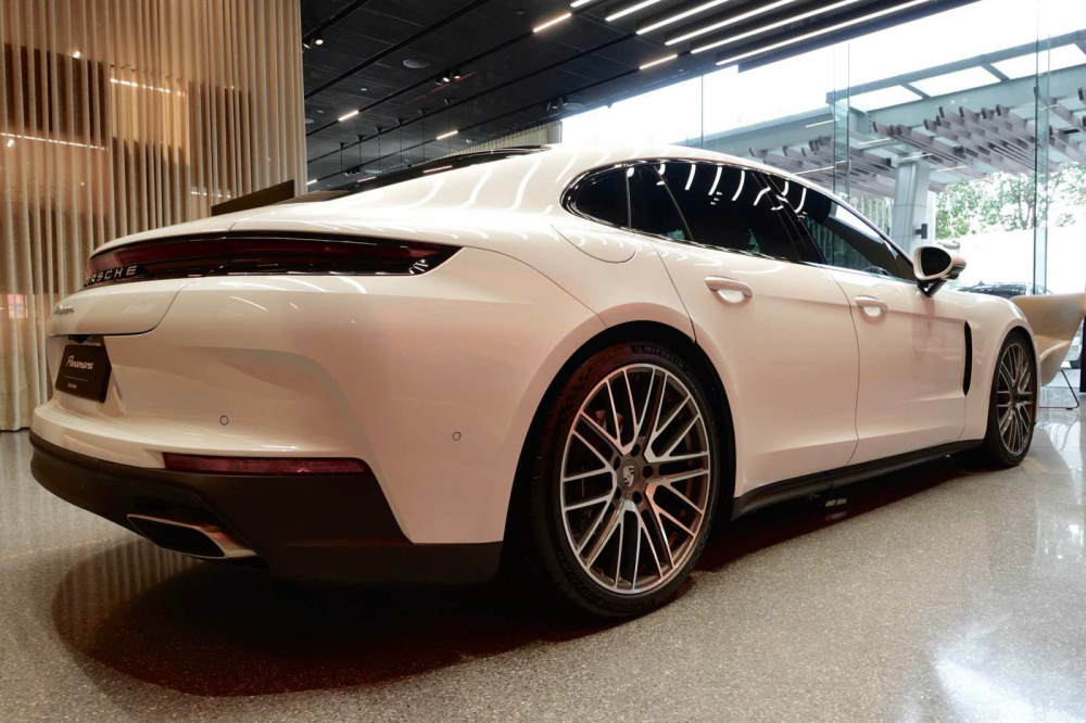 Siêu phẩm Porsche Panamera sắp ra mắt phiên bản mới