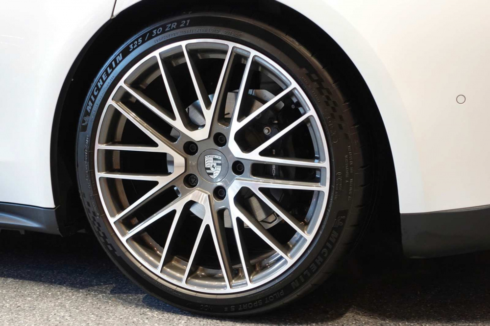 Siêu phẩm Porsche Panamera sắp ra mắt phiên bản mới