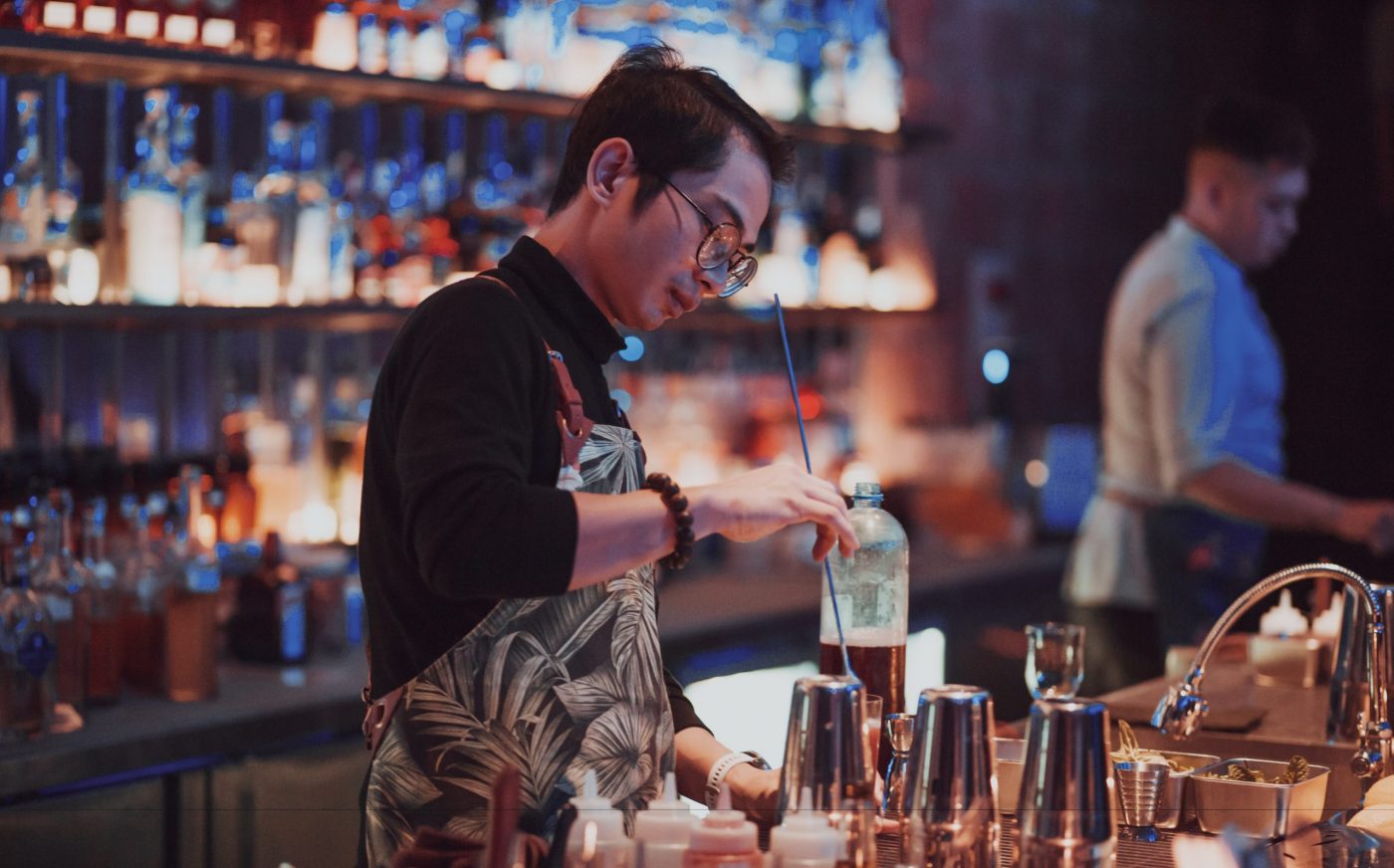 5 Thuật ngữ đi bar phổ biến giúp bạn “giải ngố” khi xuống phố