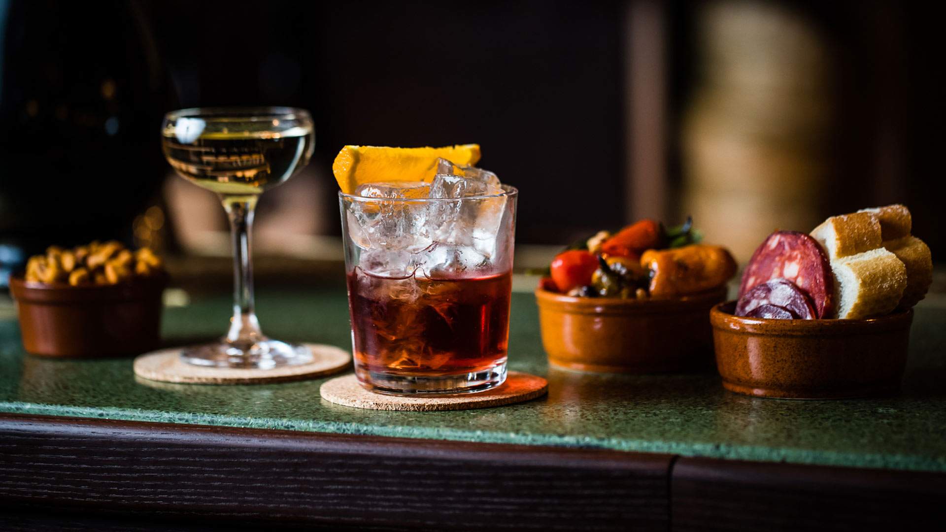 5 Thuật ngữ đi bar phổ biến giúp bạn “giải ngố” khi xuống phố