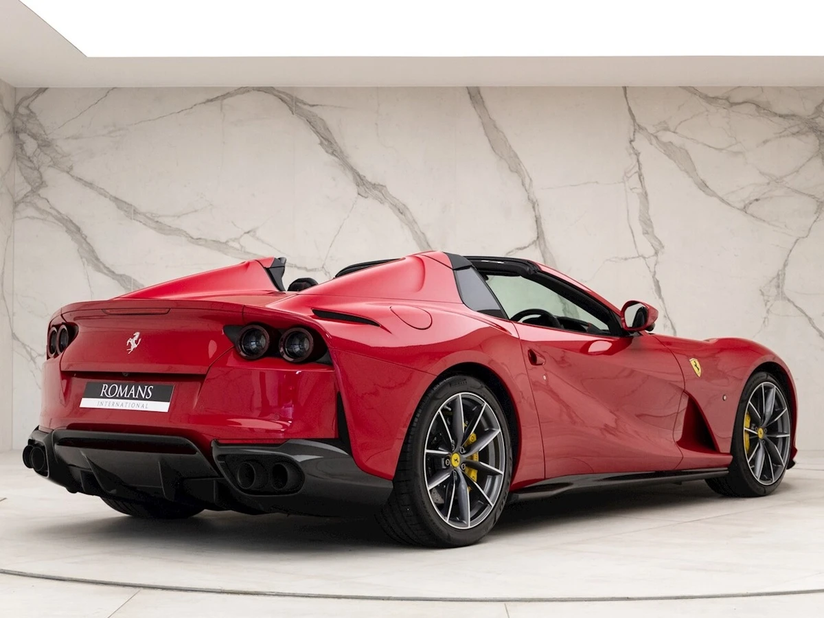 Siêu phẩm Ferrari 812 GTS chính thức lộ diện tại Việt Nam