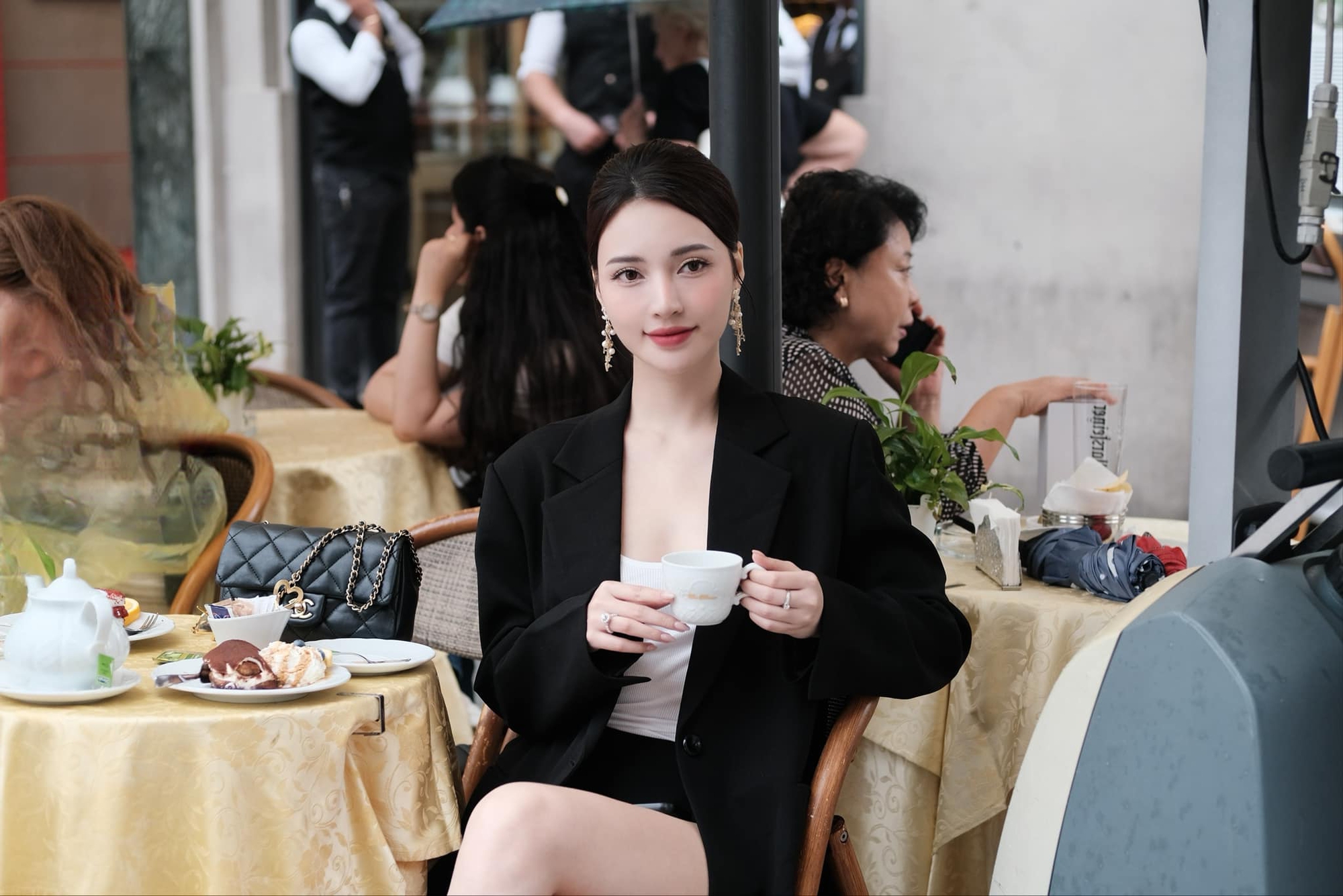 Vợ chồng Thủy Bi