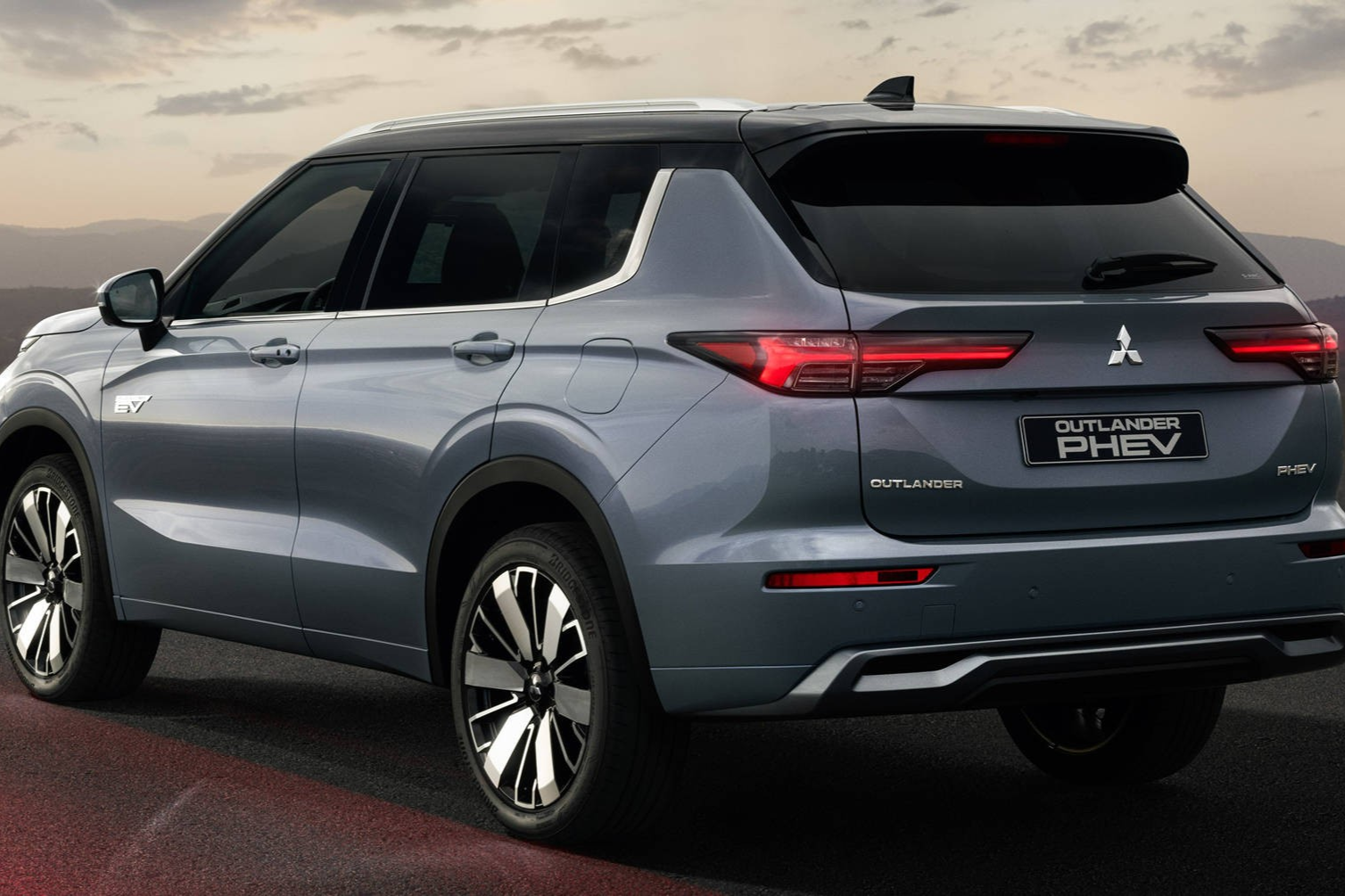 Bản nâng cấp của Mitsubishi Outlander PHEV 2025 có gì