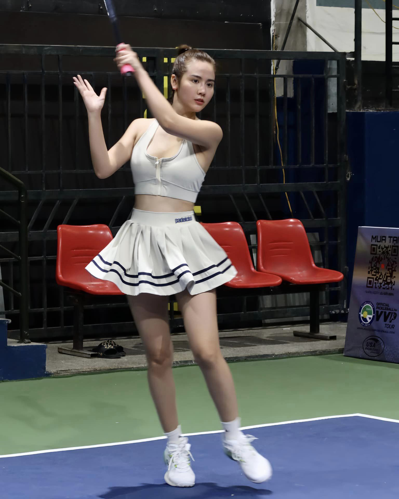 Người trẻ chi trăm triệu sắm đồ pickleball: Mặc đẹp không phải để "sống ảo"
