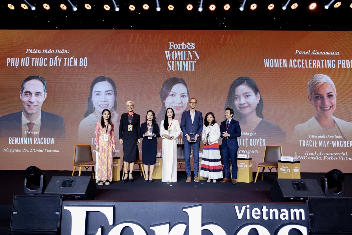 Doanh nhân Lưu Nga 