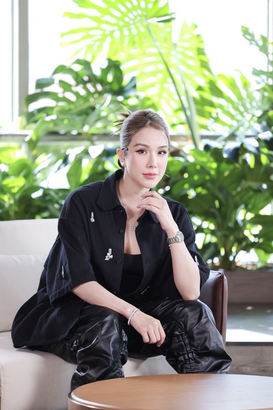 Chị đẹp Diệp Lâm Anh