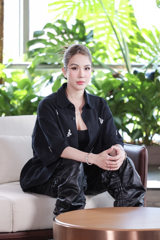 Chị đẹp Diệp Lâm Anh