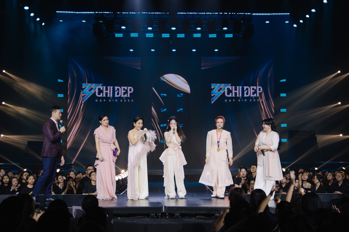 Chị đẹp đạp gió 2024